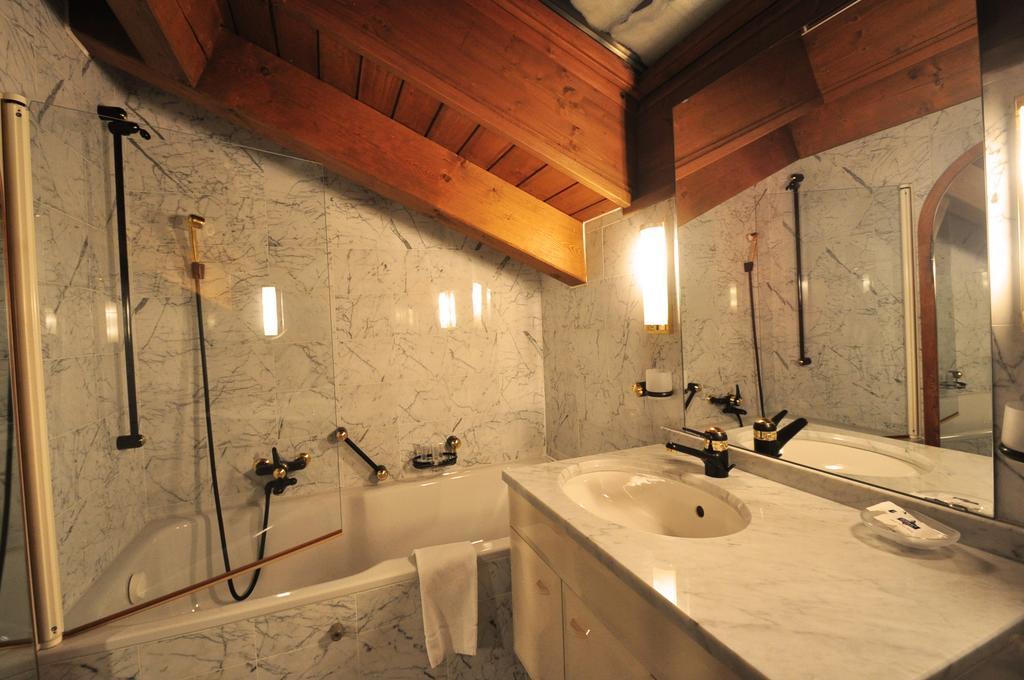 Haus Tiefbach - Apartment Cervino Zermatt Bagian luar foto