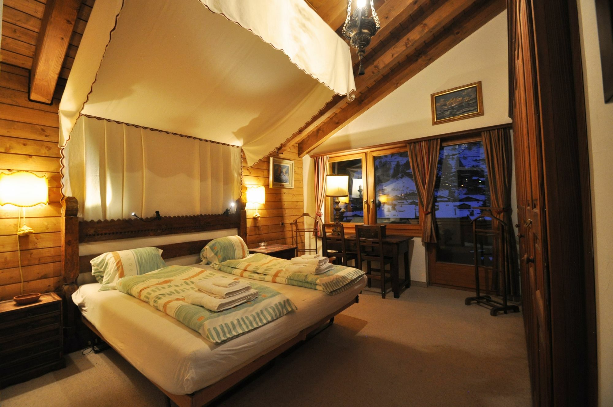 Haus Tiefbach - Apartment Cervino Zermatt Bagian luar foto