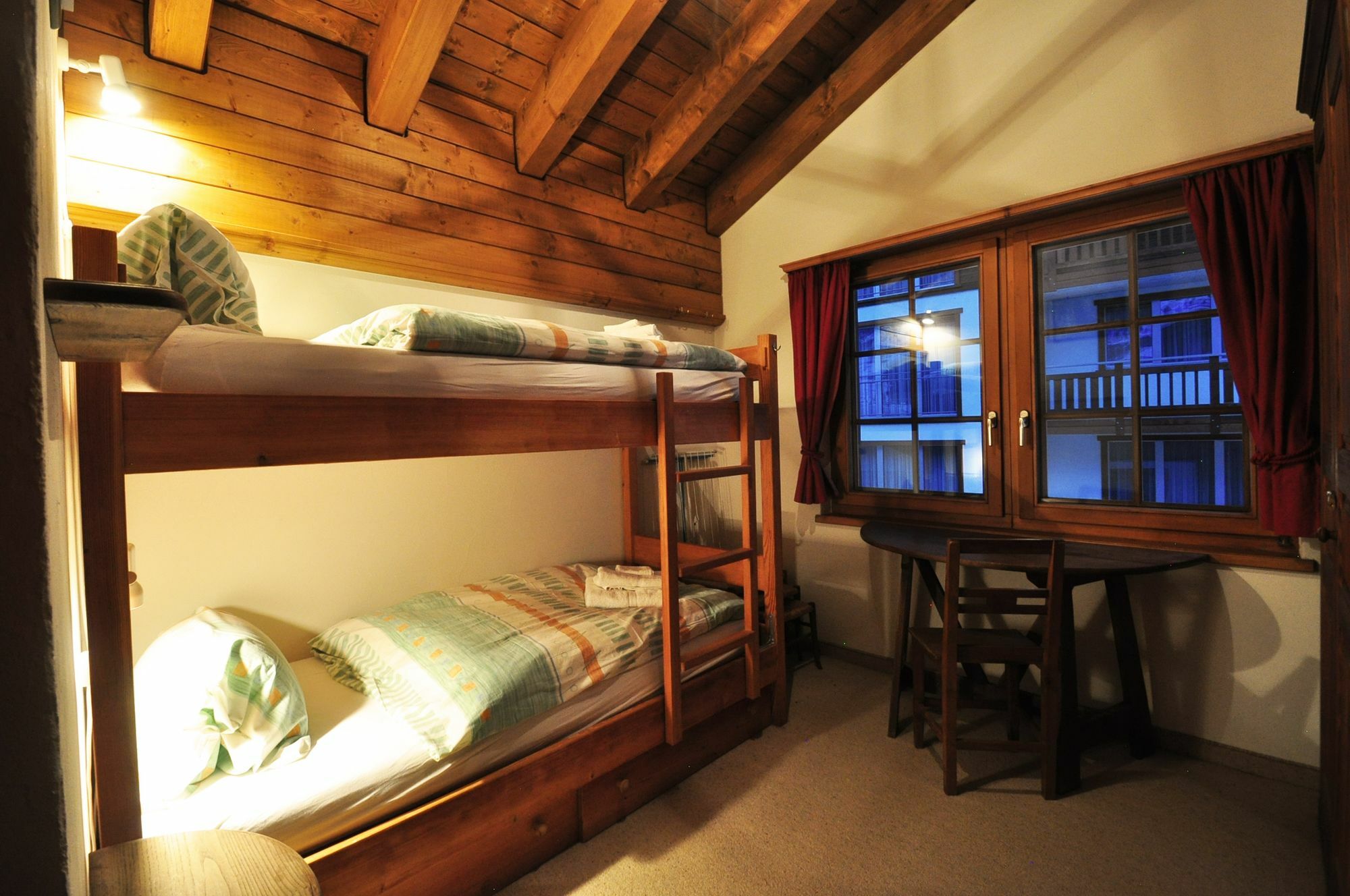 Haus Tiefbach - Apartment Cervino Zermatt Bagian luar foto