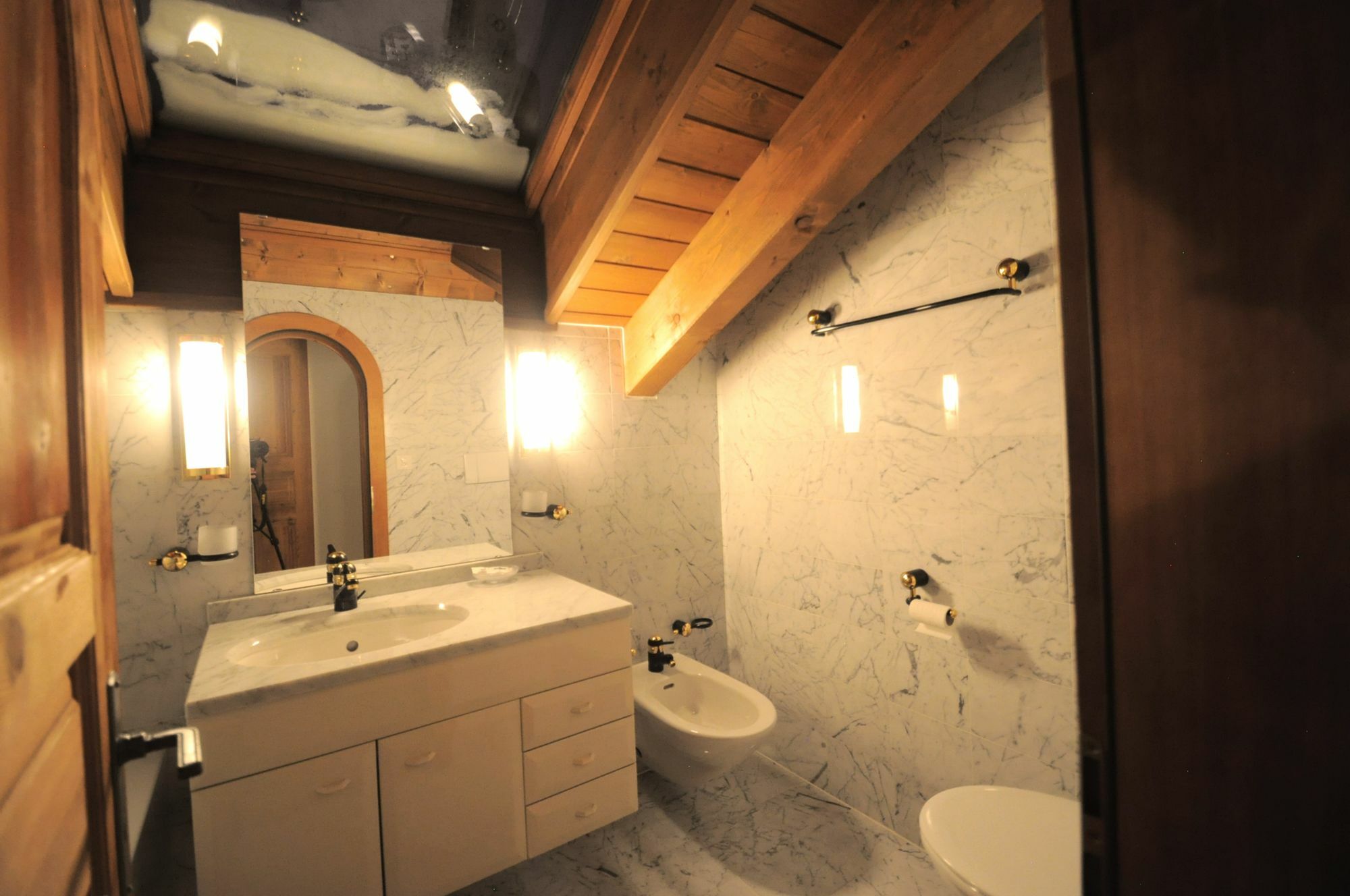 Haus Tiefbach - Apartment Cervino Zermatt Bagian luar foto